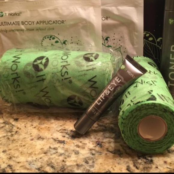 2 rolls of it works wrap paper.