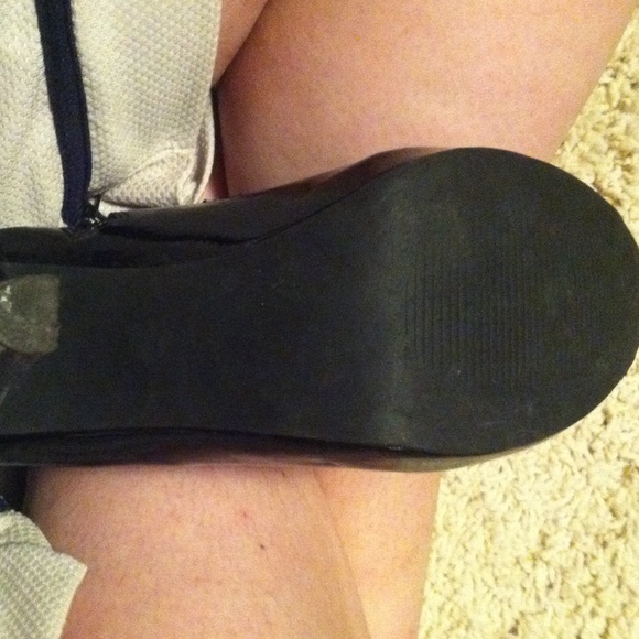 black heels - Picture 3 of 3