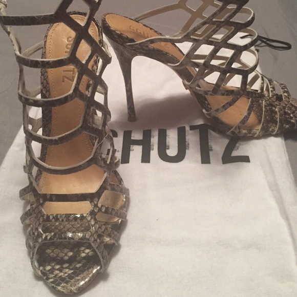 SCHUTZ - Juilana ( RESERVED )