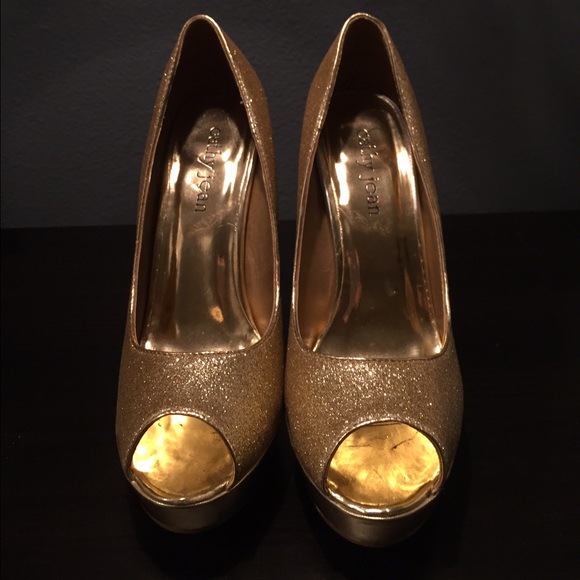 ⬇️Price Reduced⬇️Cathy Jean "Gold" heels