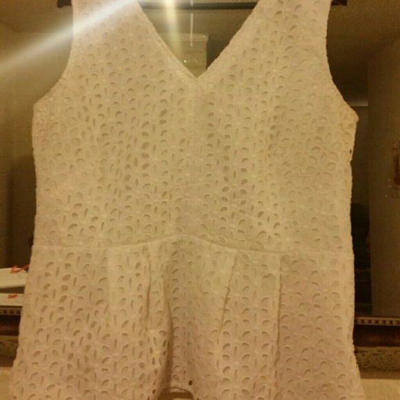 Eyelet peplum top - Picture 2 of 2