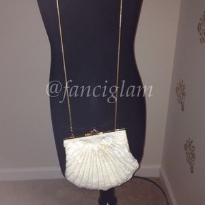 🎉👛🆕Carolyne Barton