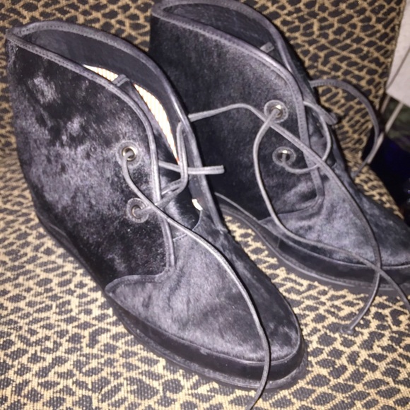 Brand New✔️Black Hair Calf..Leather Trim. Size 9