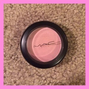 💖 WELL DRESSED MAC BLUSH 🎀🎀 satin powder!