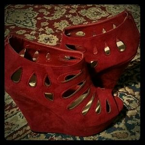 SEXY RED WEDGES