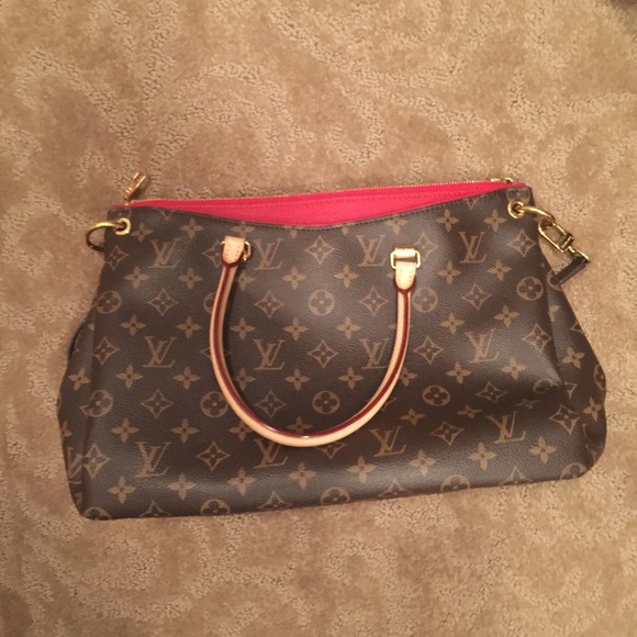 Louis Vuitton Pallas with red