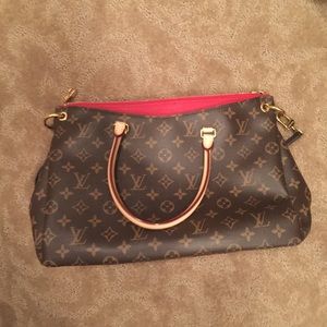 Louis Vuitton Pallas with red