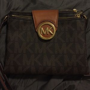 Michael Kors Logo Large Crossbody (brown)
