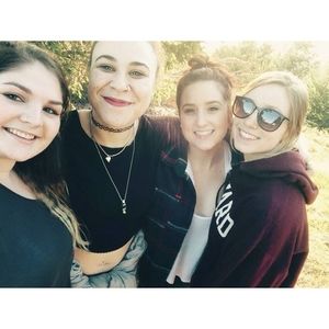 Meet your Posher, Ana