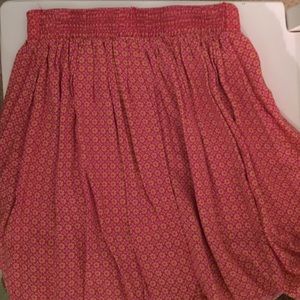 This is cute casual day out skirt.