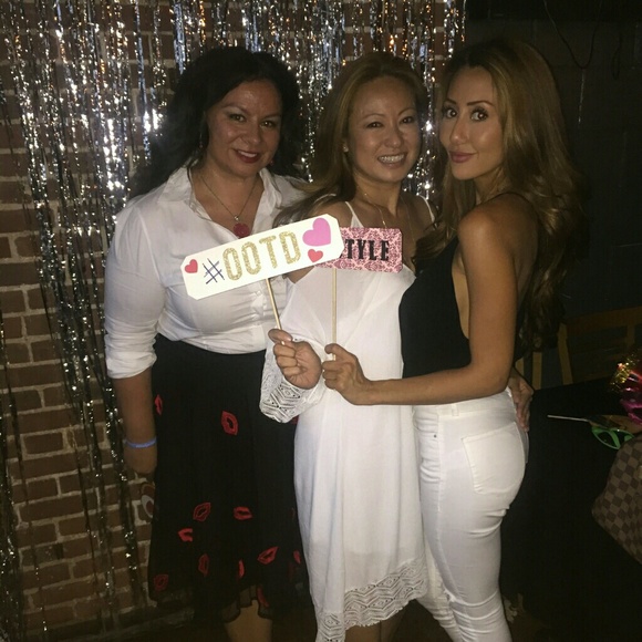 Meet your posher, Claudia - Picture 2 of 4