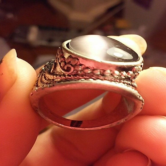 Ring - Picture 3 of 4