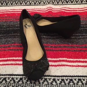 Report Wedges with Bow