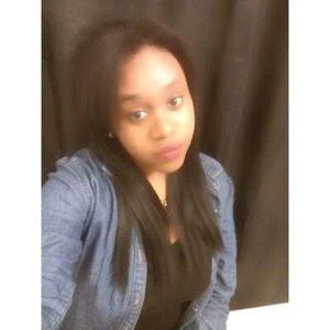 Meet your Posher, Moni