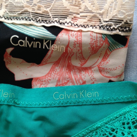 💥2 Calvin Klein Bottoms UpPanty set💥