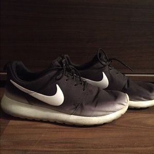 Black Nike Roshe | Women's 7.5