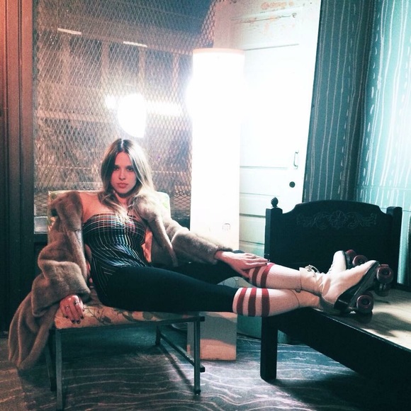 Meet your posher - Picture 2 of 3