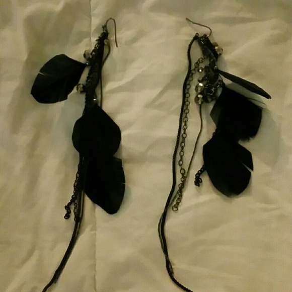 Black feather earrings - Picture 1 of 2