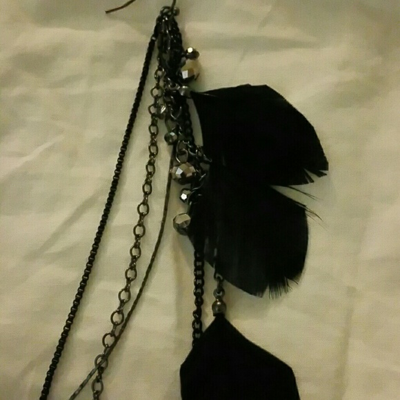 Black feather earrings - Picture 2 of 2