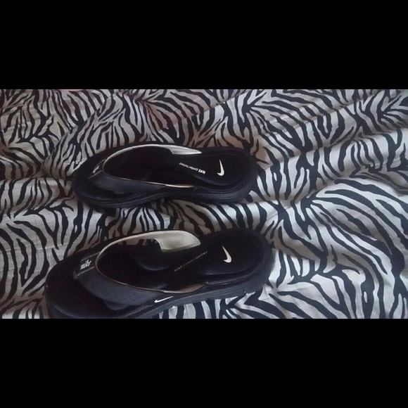 Nikr sandals