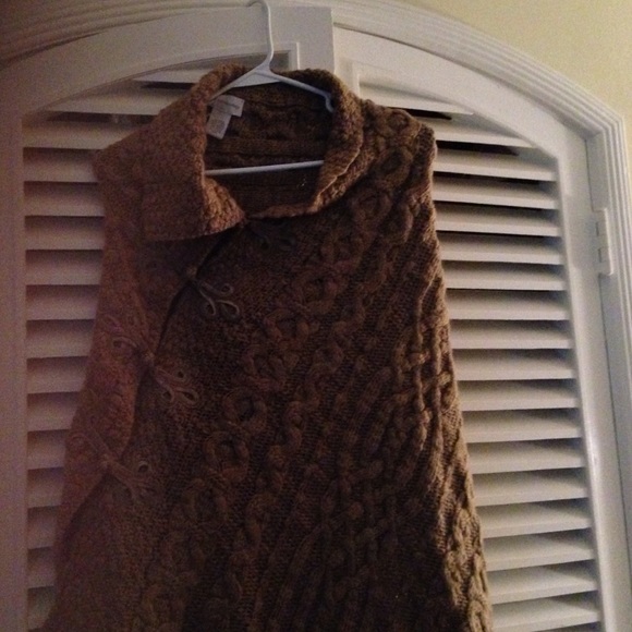 Beautiful tan sweater cape with toggle buttons