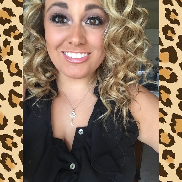 Meet your Posher, Abigail - Picture 2 of 3