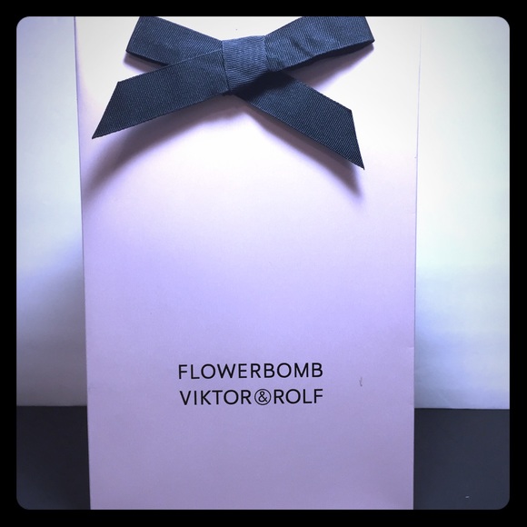 Flowebomb by Viktor & Rolf Gift Bags set of 10