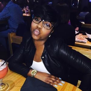 Meet your Posher, Candace