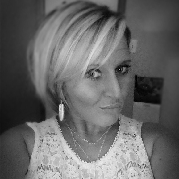 Meet your Posher, Keri - Picture 2 of 6