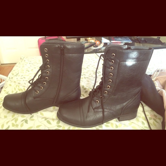 Combat boots