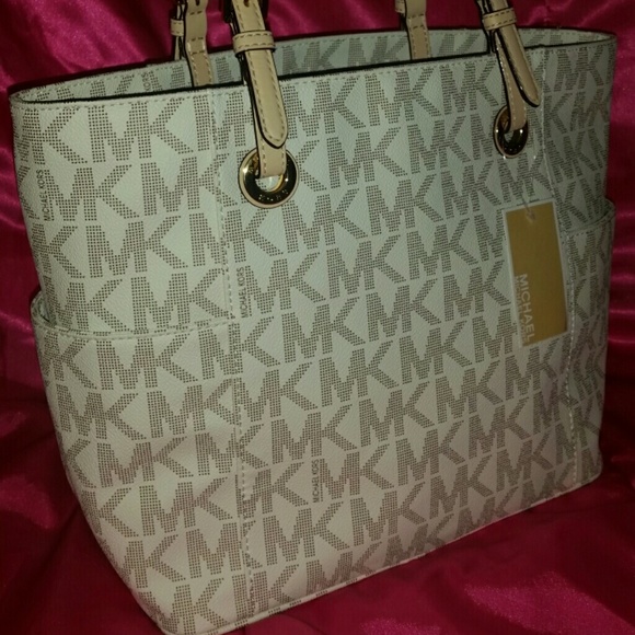 🚫SOLD🚫 New! Michael Kors Jet Set Vanilla Tote - Picture 2 of 4