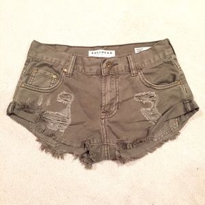 Bullhead "Slouchy Short" from PacSun