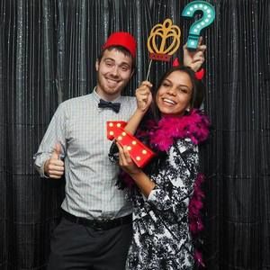 Meet your Posher, Demi