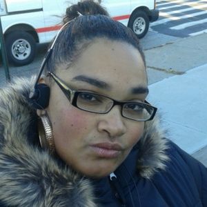 Meet your Posher, Adrianne