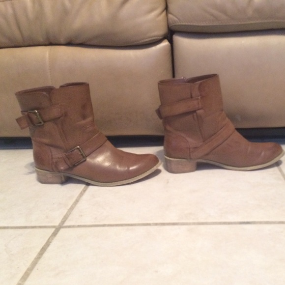 Cute brown buckle boots