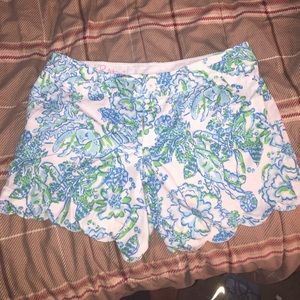 Nwot Lilly Pulitzer buttercup scallop short size 4