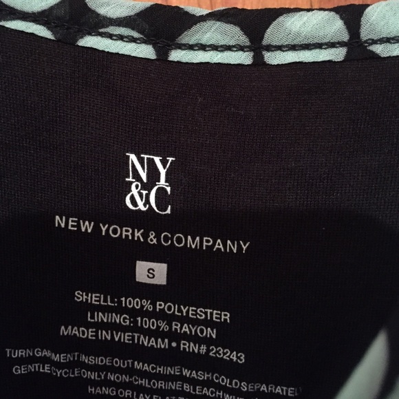 Flattering flowy tank size s NY and C - Picture 2 of 2