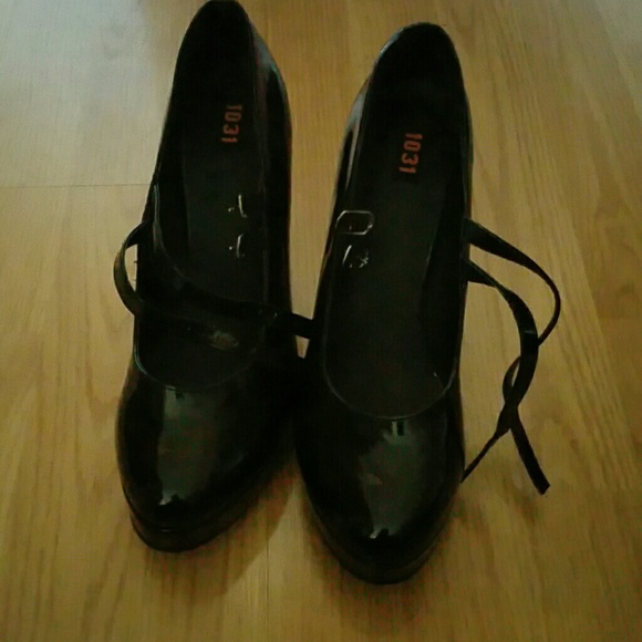 Shoes - Sz 10 pinup shoes (they run more like a 9)