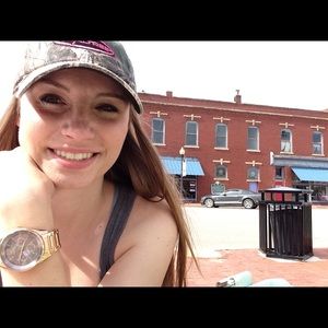 Meet your Posher, Lindsey