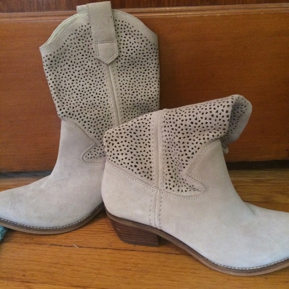 BCBG light tan cowboy boots suede NWOT never worn