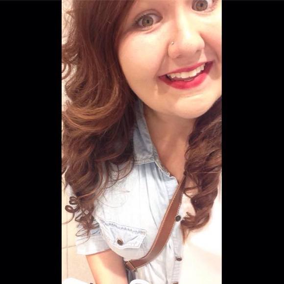 Meet your Posher, Alyssa - Picture 1 of 1