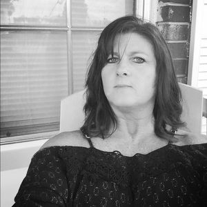 Meet your Posher, Deborah