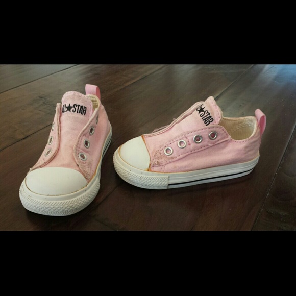 Toddler Girls Chucks sz 6