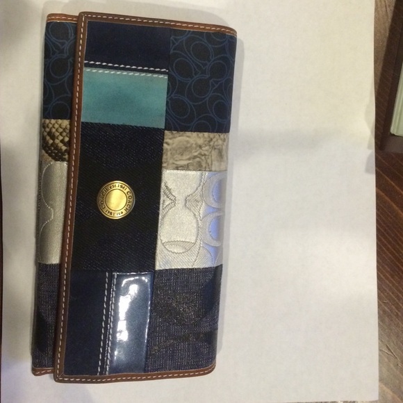 Coach wallet. Brand new. Never used!