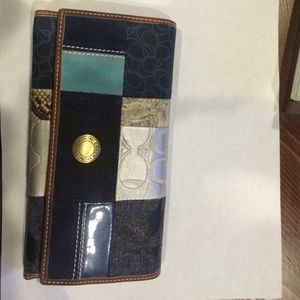 Coach wallet. Brand new. Never used!
