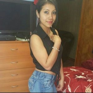 Meet your Posher, Yesenia