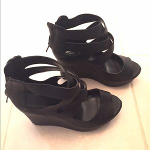 Black wedges