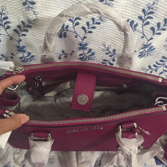 Michael Kors Sutton Set - Picture 2 of 3