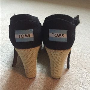 TOMS wedges
