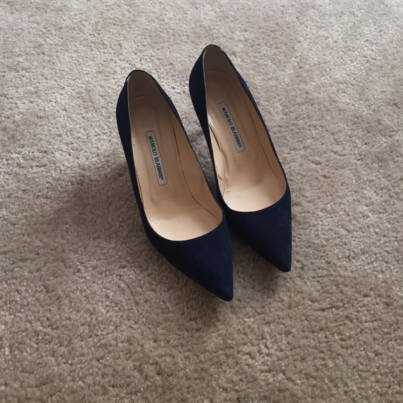 MANOLO BLAHNIK navy suede heels